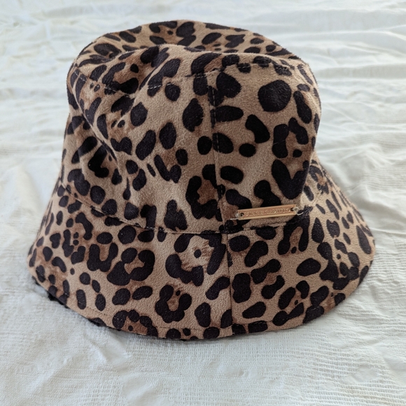 Vince Camuto Bucket Hat - Picture 1 of 6